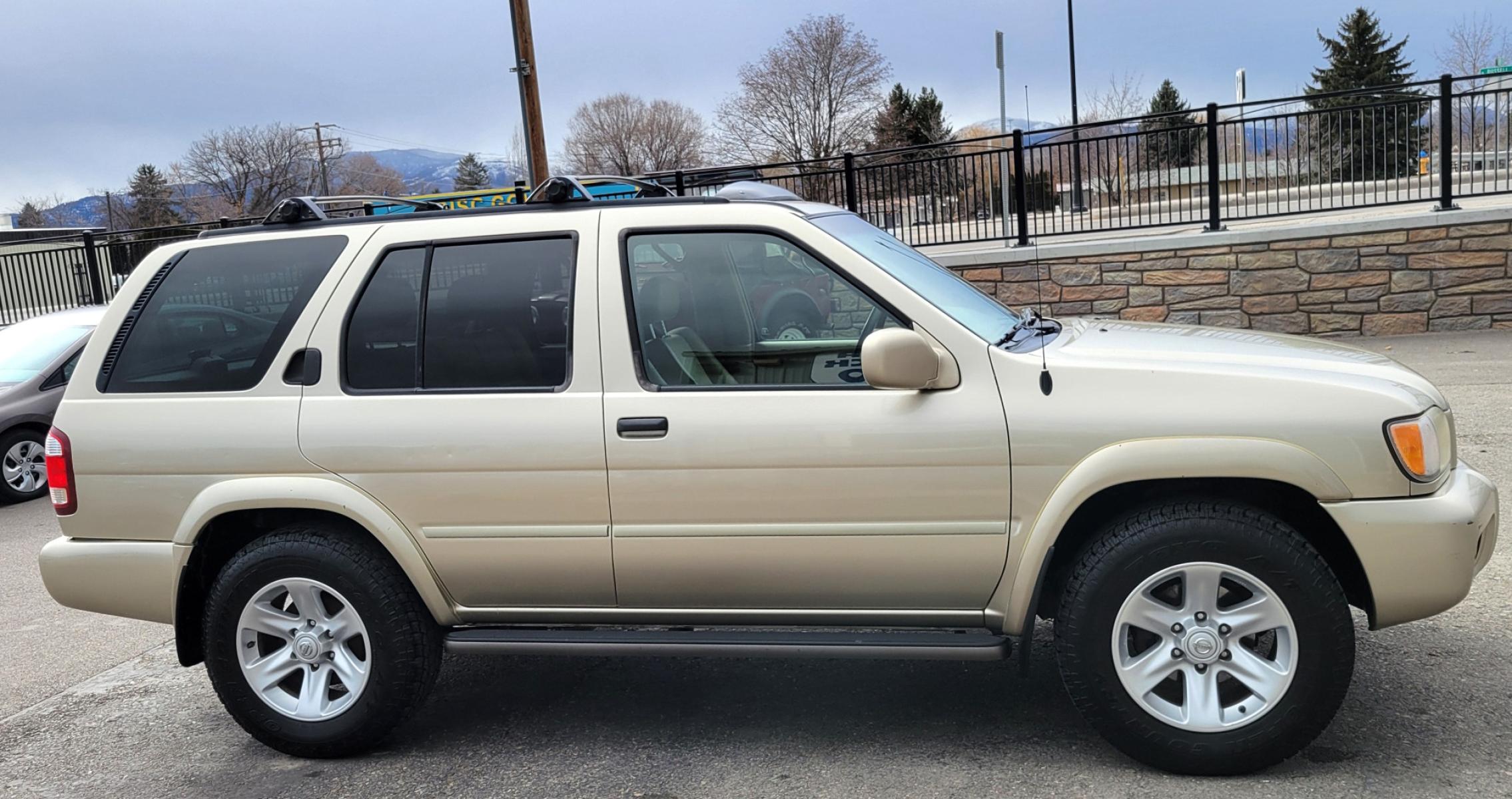 2002 Gold /Tan Nissan Pathfinder LE (JN8DR09Y22W) with an 3.5L v6 engine, Automatic transmission, located at 450 N Russell, Missoula, MT, 59801, (406) 543-6600, 46.874496, -114.017433 - 4WD SUV. 3.5L V6. Automatic Transmission. Heated Seats. Power Leather Seats. Power Sunroof. Air. Cruise. Tilt. AM FM CD Player. Power Windows and Locks. Because of the age, Financing is not available on this vehicle. - Photo #4